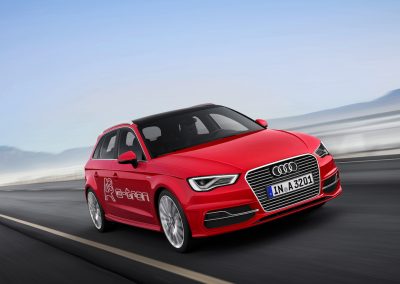 Audi A3 Sportback e-tron rood op de weg