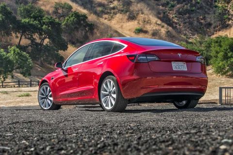 Tesla Model 3 achterkant rode Tesla